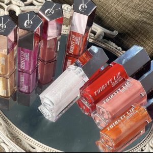 Vee beauty Thirsty lipgloss