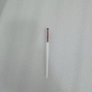 WHITE UNBRANDED BRUSH